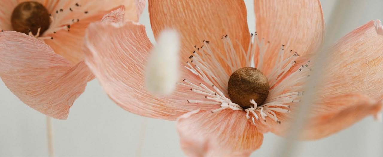 Création artisanale de fleurs en papier par Étoile Vagabonde