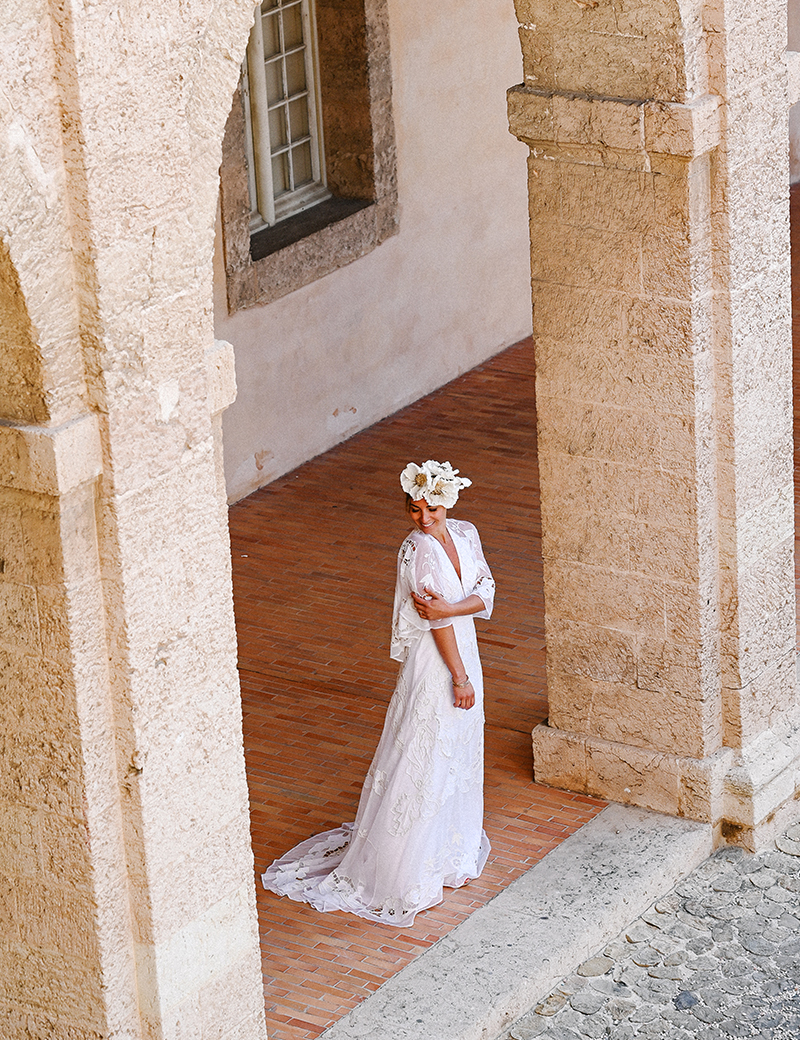 Mannequin coiffe fleurs papier blanches mariage Étoile Vagabonde